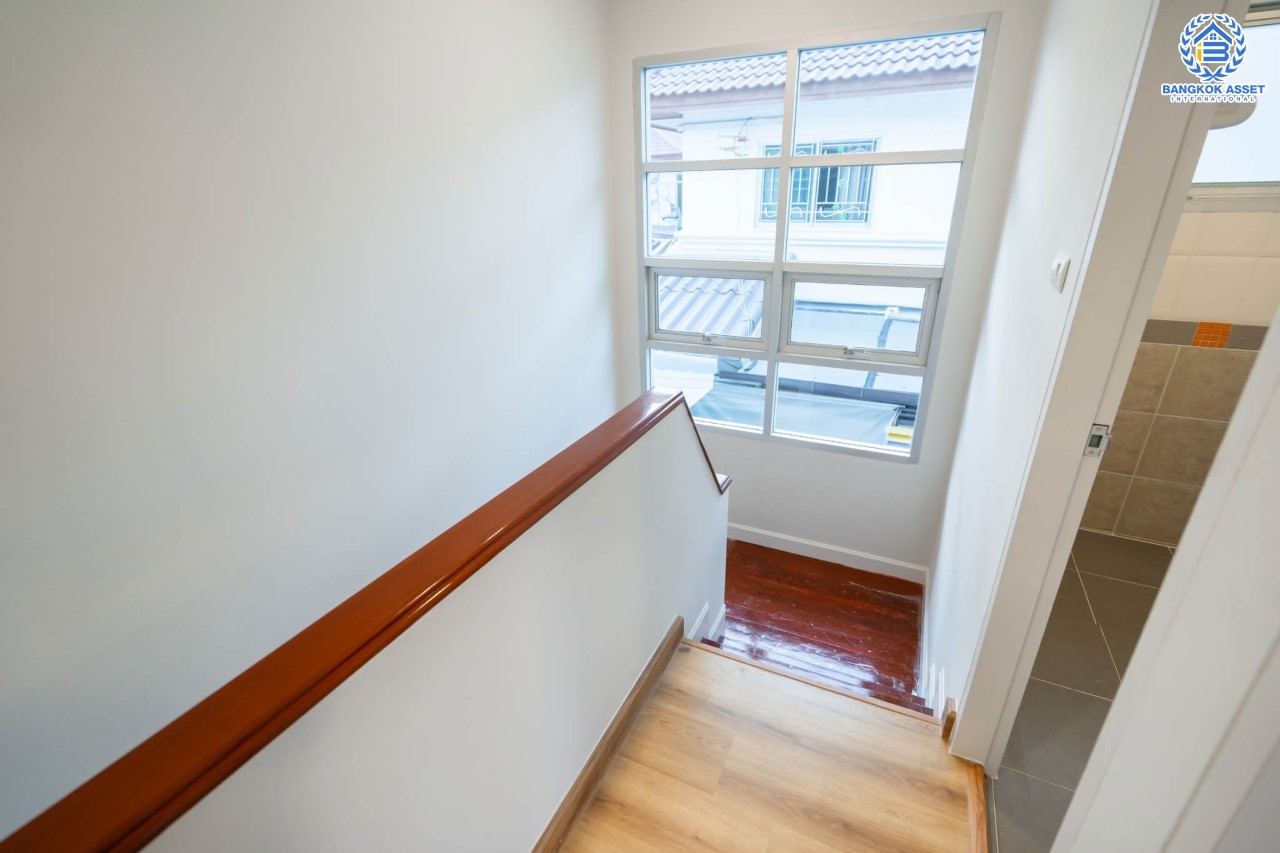 บ้านมือสองตกแต่งใหม่ ม.ศุภาลัยวิลล์ วงแหวน-รัตนาธิเบศร์ เนื้อที่ 50 ตร.ว. ฟังก์ชั่นจัดเต็ม 4 ห้องนอน 2 ห้องน้ำ 2 ที่จอดรถ Master Bedroom มี Walk- in Closet ตอบโจทย์ทุกการเข้าอยู่ บนทำเลเดินทางสะดวก ใกล้ถ.กาญจนาภิเษก เซ็นทรัลเวสต์เกต และรถไฟฟ้า "สถานีคลองบางไผ่"...